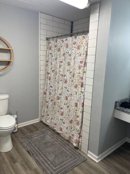 The Bernice - 2 Bedroom Apt In Quilt Town, Usa Hamilton Zewnętrze zdjęcie